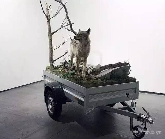 淘出来的作品？烟斗灰混合着威士忌底子的装置作品