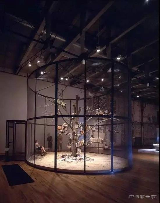 淘出来的作品？烟斗灰混合着威士忌底子的装置作品