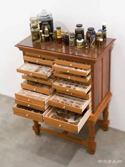 淘出来的作品？烟斗灰混合着威士忌底子的装置作品