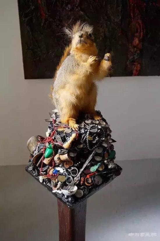 淘出来的作品？烟斗灰混合着威士忌底子的装置作品