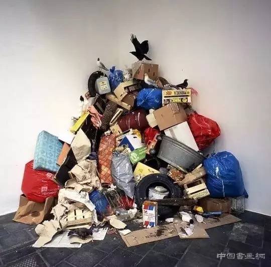 淘出来的作品？烟斗灰混合着威士忌底子的装置作品