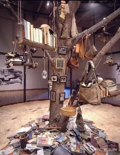 淘出来的作品？烟斗灰混合着威士忌底子的装置作品